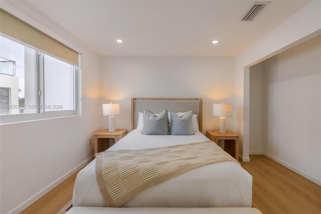 В аренду: $8,500 (3 спален, 4 ванн, 3469 Квадратных фут)