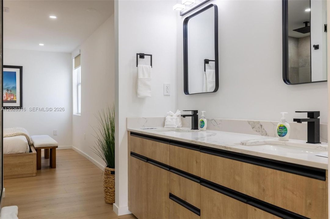 В аренду: $8,500 (3 спален, 4 ванн, 3469 Квадратных фут)