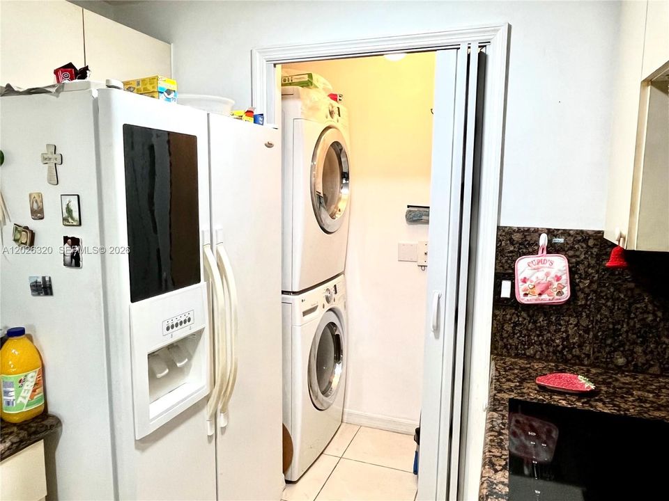 На продажу: $360,000 (2 спален, 2 ванн, 1115 Квадратных фут)