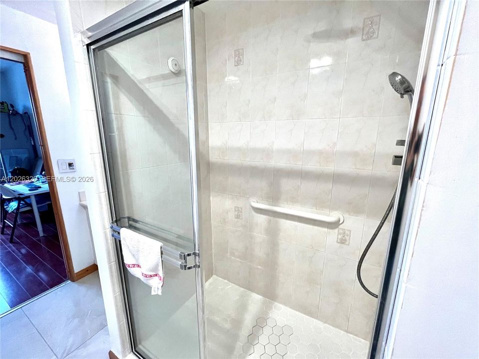На продажу: $360,000 (2 спален, 2 ванн, 1115 Квадратных фут)