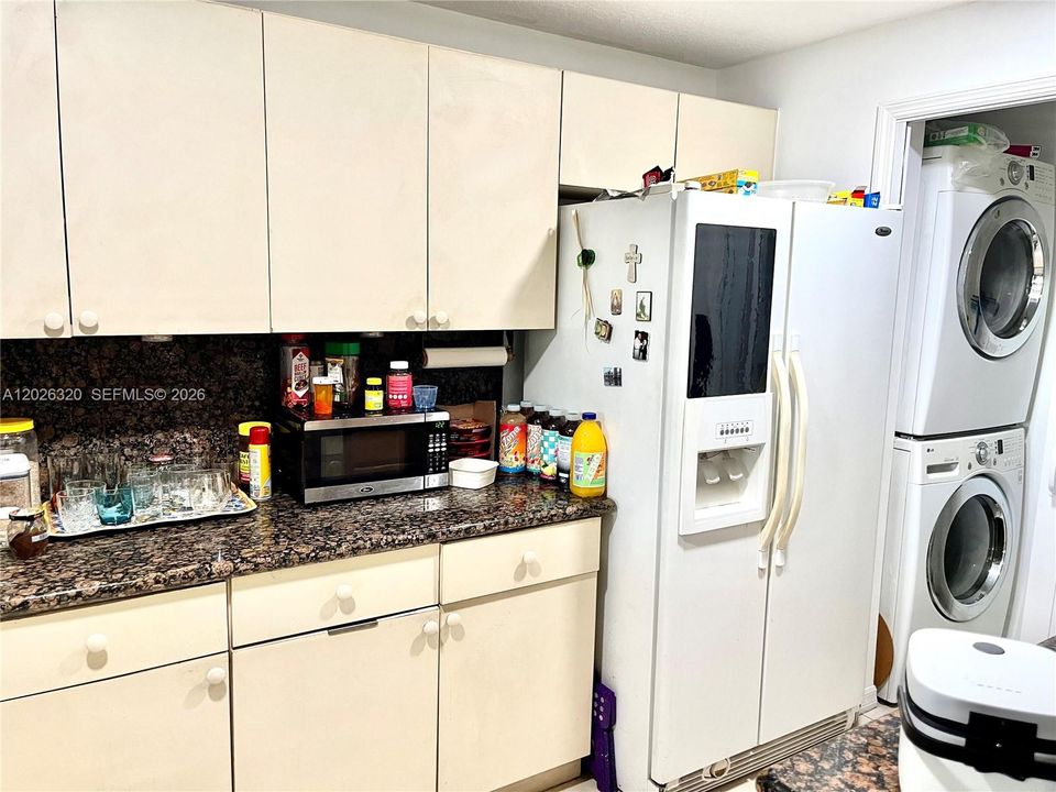 На продажу: $360,000 (2 спален, 2 ванн, 1115 Квадратных фут)