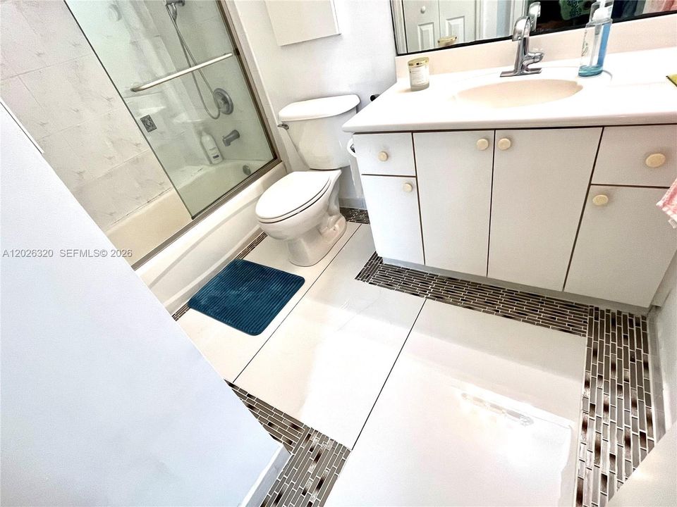 На продажу: $360,000 (2 спален, 2 ванн, 1115 Квадратных фут)