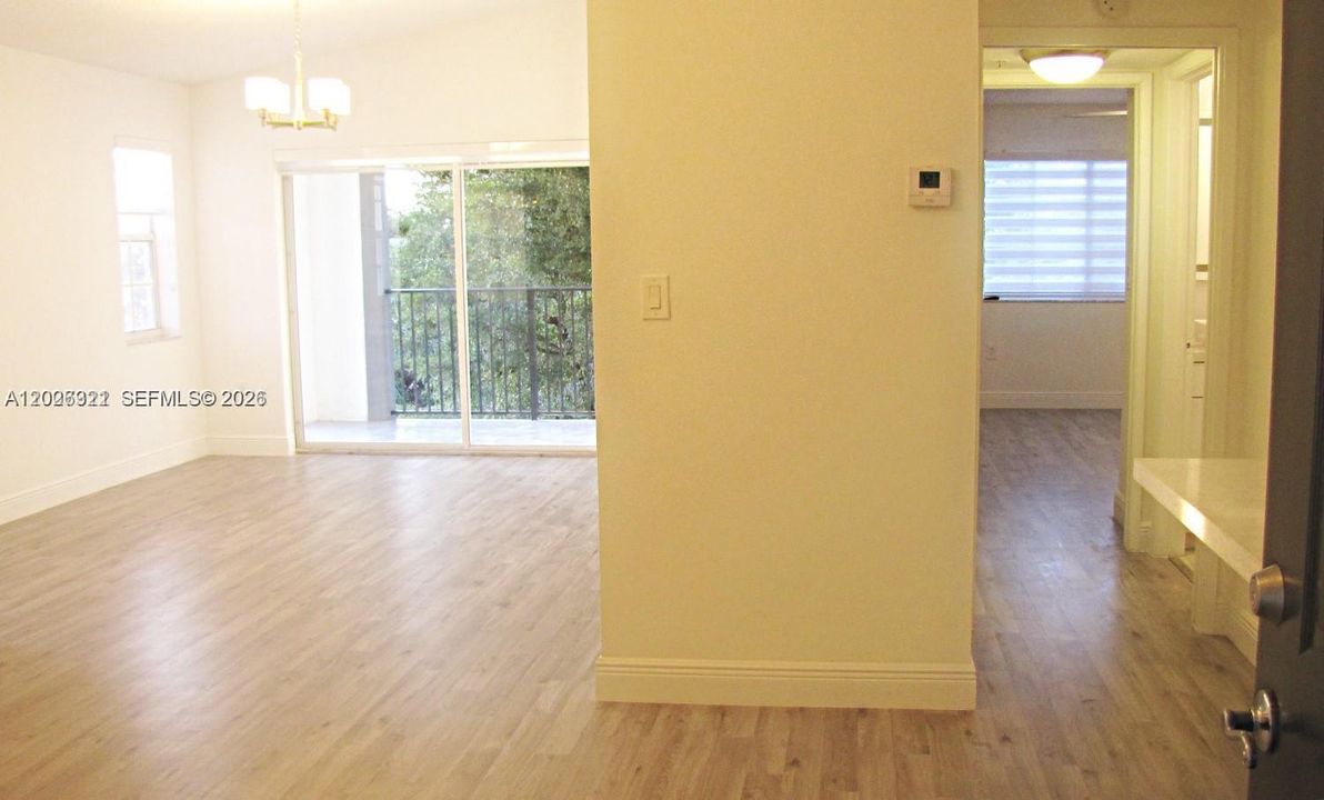 Active With Contract: $280,000 (1 beds, 1 baths, 743 Square Feet)