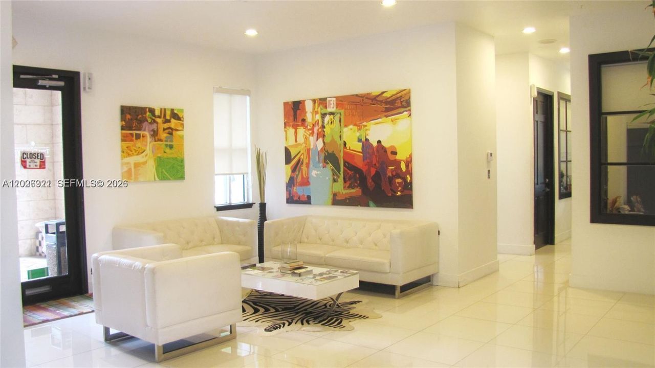 Active With Contract: $280,000 (1 beds, 1 baths, 743 Square Feet)