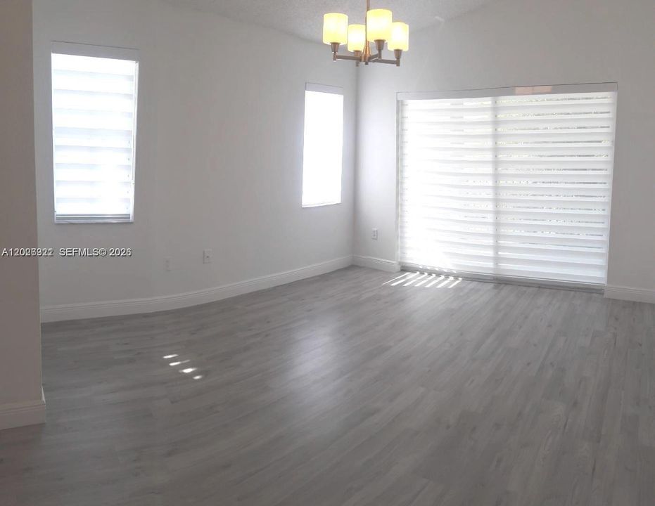 Active With Contract: $280,000 (1 beds, 1 baths, 743 Square Feet)