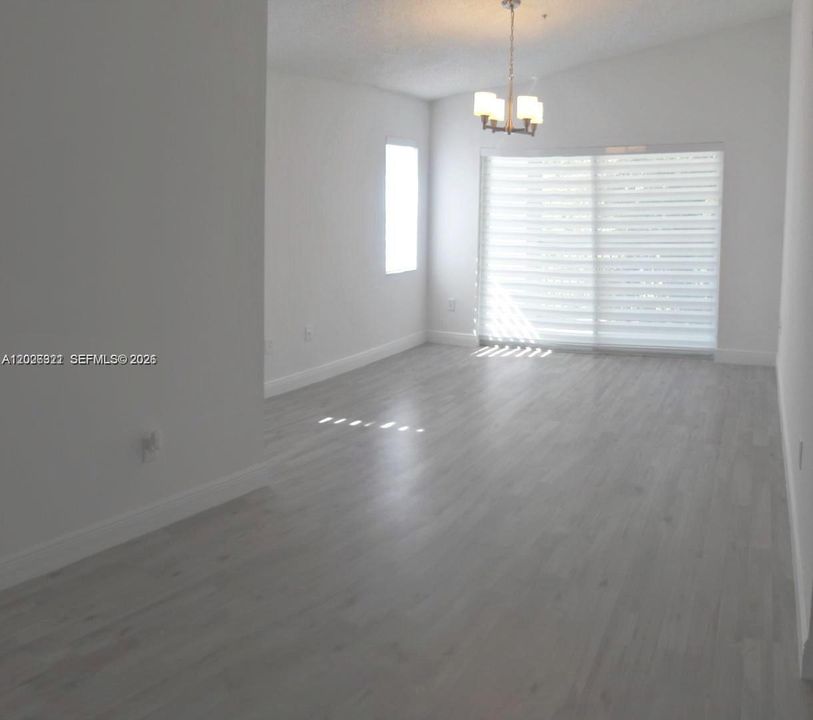 Active With Contract: $280,000 (1 beds, 1 baths, 743 Square Feet)