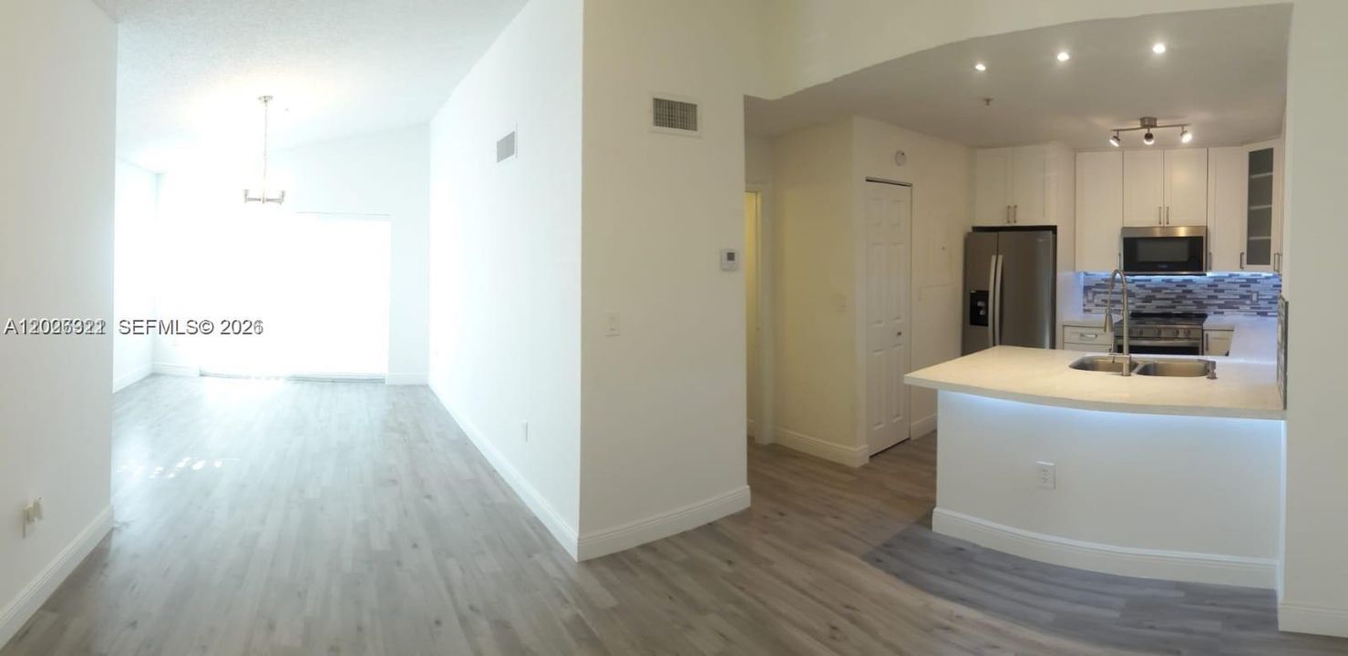 Active With Contract: $280,000 (1 beds, 1 baths, 743 Square Feet)