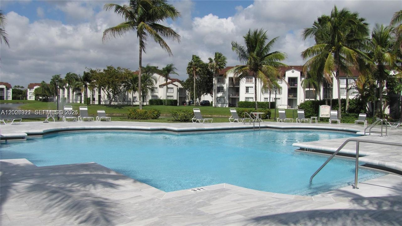 Active With Contract: $280,000 (1 beds, 1 baths, 743 Square Feet)