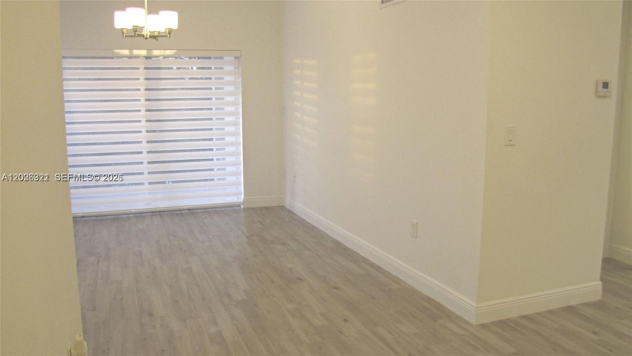 Active With Contract: $280,000 (1 beds, 1 baths, 743 Square Feet)