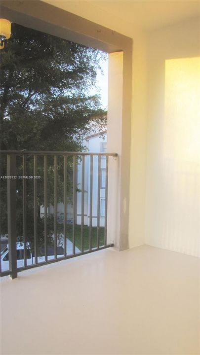 Active With Contract: $280,000 (1 beds, 1 baths, 743 Square Feet)
