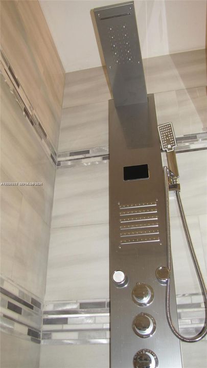 Active With Contract: $280,000 (1 beds, 1 baths, 743 Square Feet)