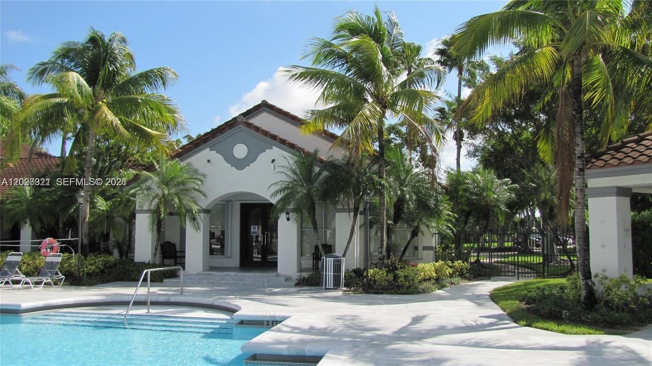 Active With Contract: $280,000 (1 beds, 1 baths, 743 Square Feet)