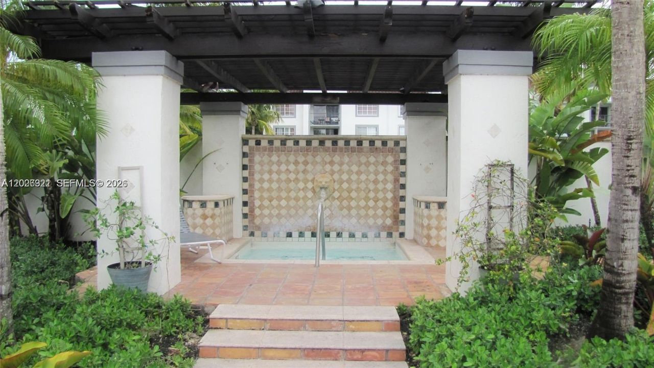 Active With Contract: $280,000 (1 beds, 1 baths, 743 Square Feet)