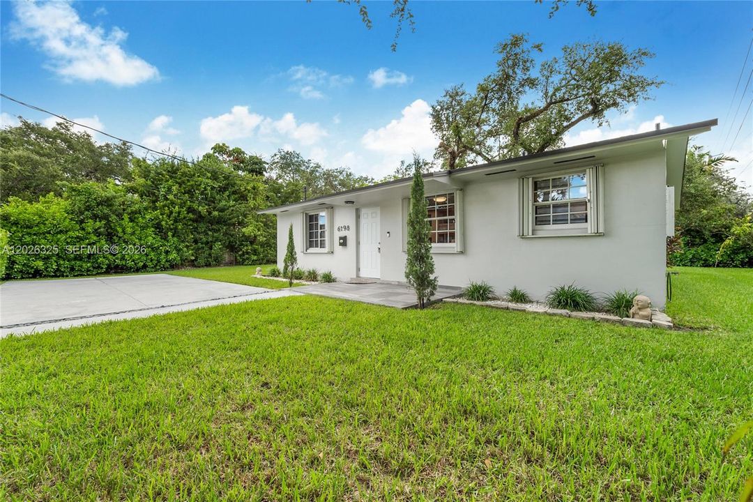 For Sale: $850,000 (3 beds, 2 baths, 1147 Square Feet)