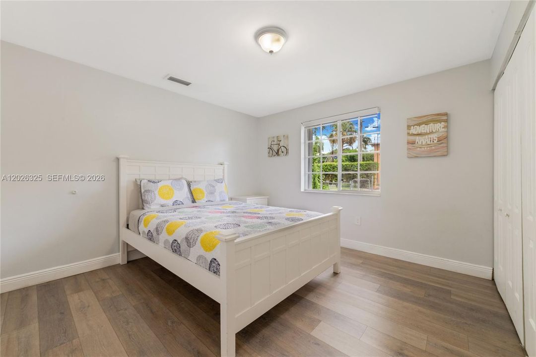 For Sale: $850,000 (3 beds, 2 baths, 1147 Square Feet)