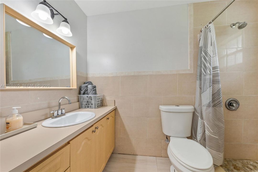 For Sale: $850,000 (3 beds, 2 baths, 1147 Square Feet)