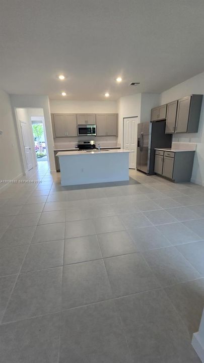 En Renta: $2,950 (3 camas, 2 baños, 1690 Pies cuadrados)