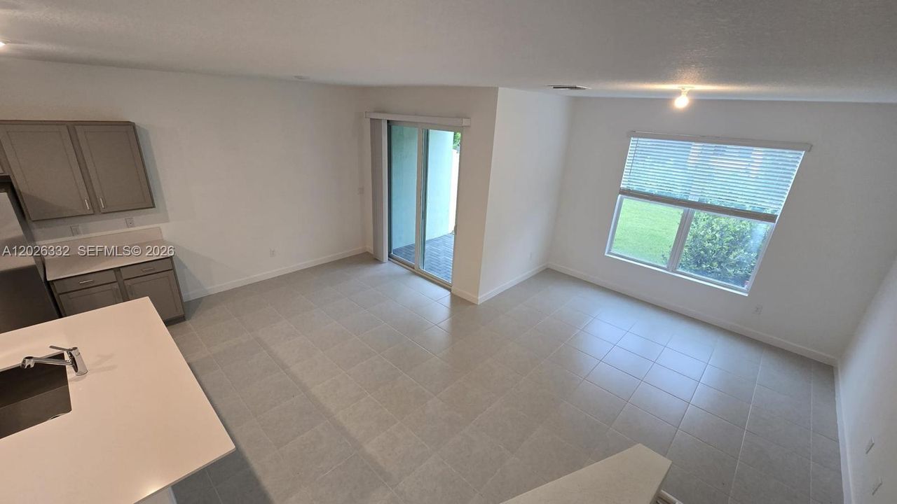 En Renta: $2,950 (3 camas, 2 baños, 1690 Pies cuadrados)