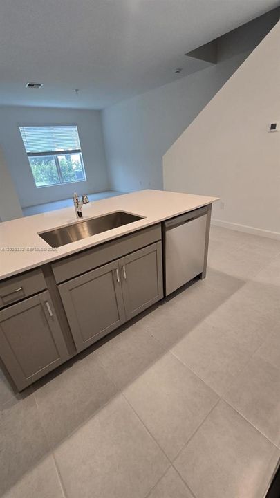 En Renta: $2,950 (3 camas, 2 baños, 1690 Pies cuadrados)