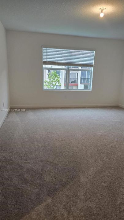 En Renta: $2,950 (3 camas, 2 baños, 1690 Pies cuadrados)
