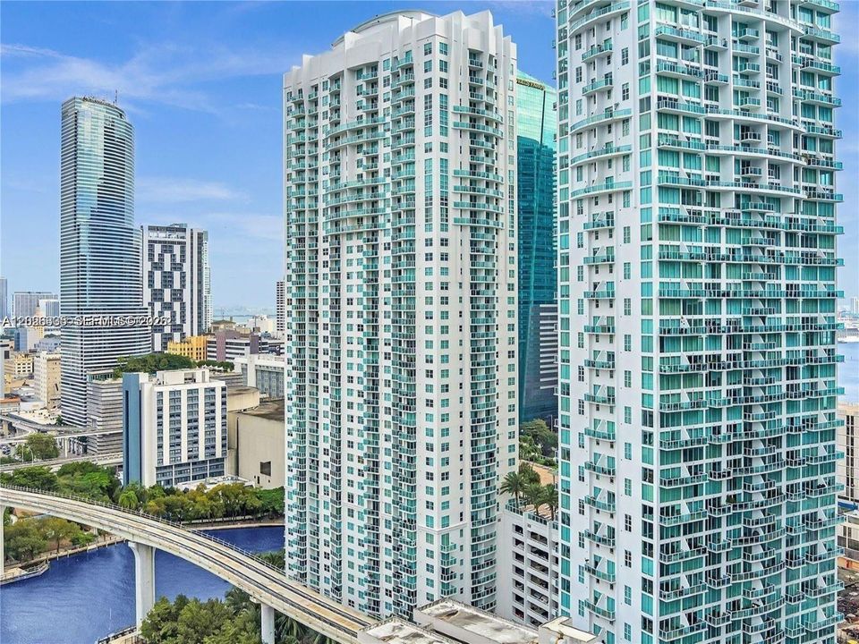 For Sale: $390,000 (1 beds, 1 baths, 757 Square Feet)