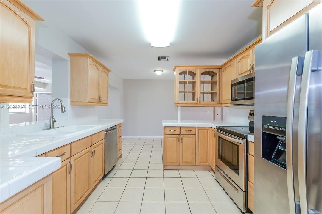 For Rent: $3,100 (4 beds, 2 baths, 1981 Square Feet)