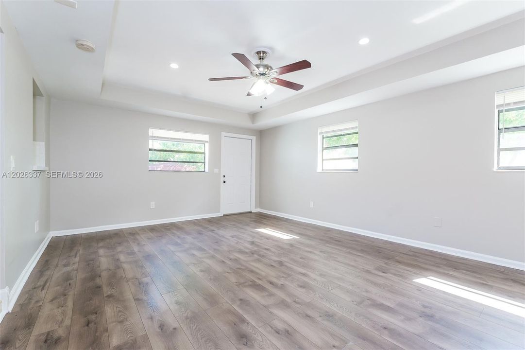 For Rent: $3,100 (4 beds, 2 baths, 1981 Square Feet)