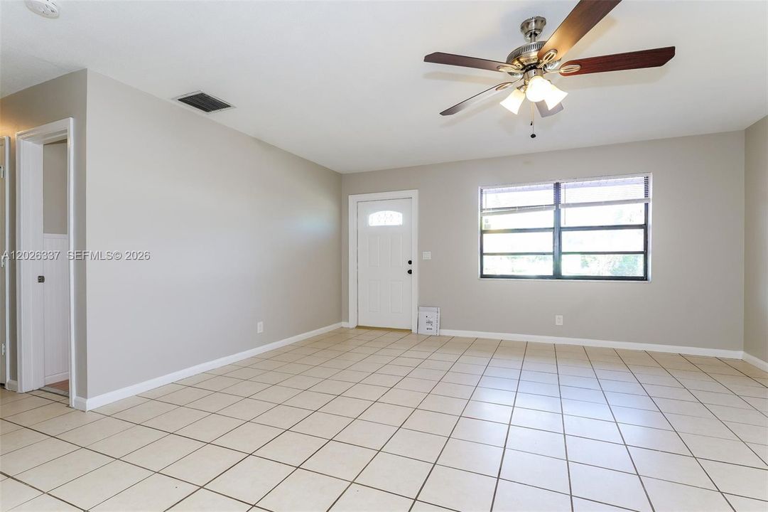 For Rent: $3,100 (4 beds, 2 baths, 1981 Square Feet)