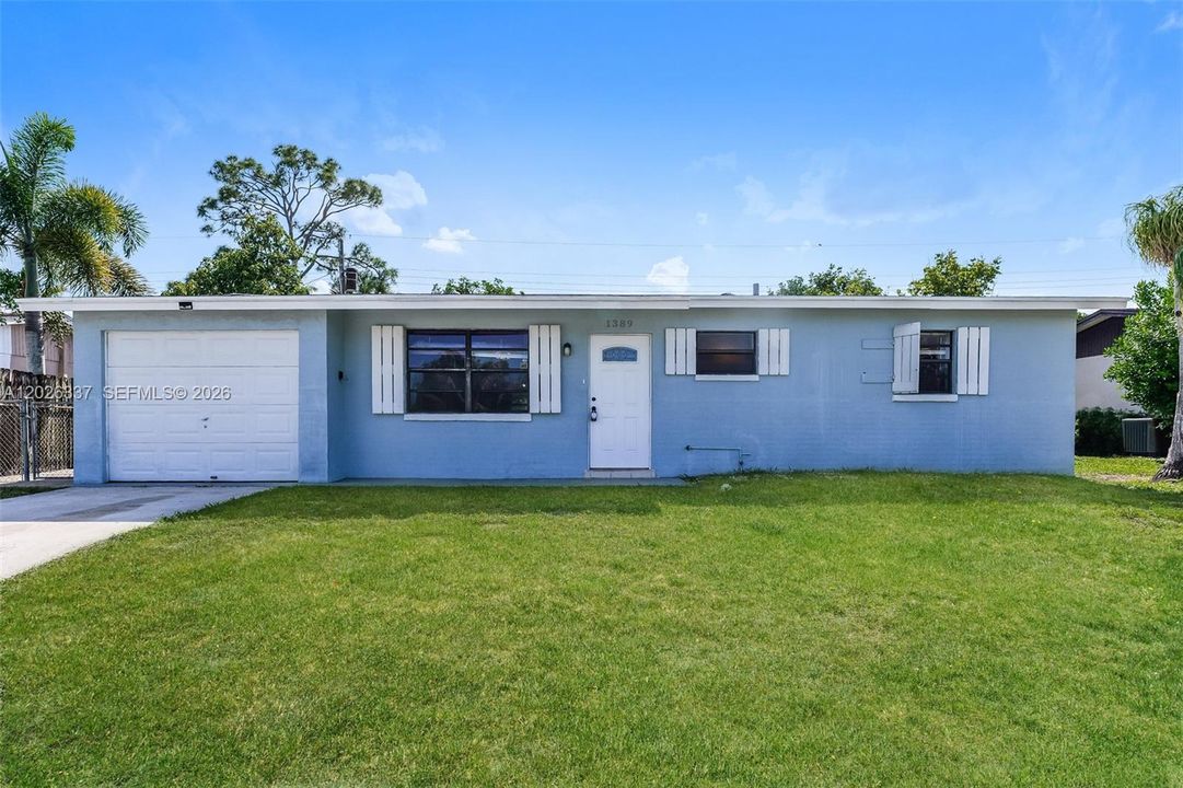 For Rent: $3,100 (4 beds, 2 baths, 1981 Square Feet)