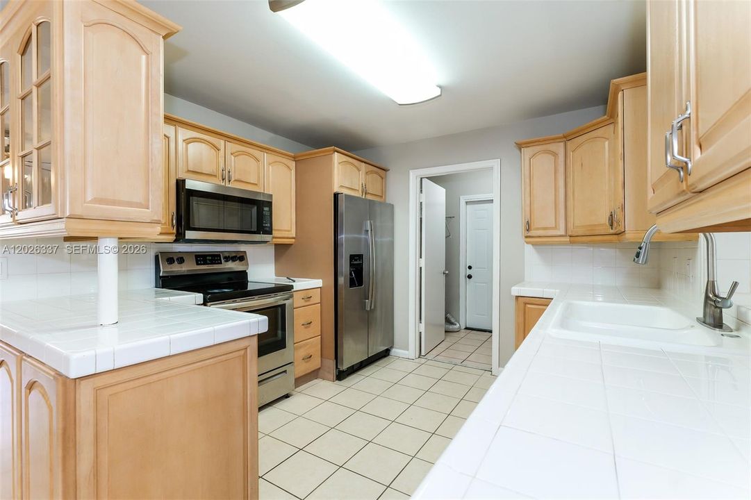 For Rent: $3,100 (4 beds, 2 baths, 1981 Square Feet)