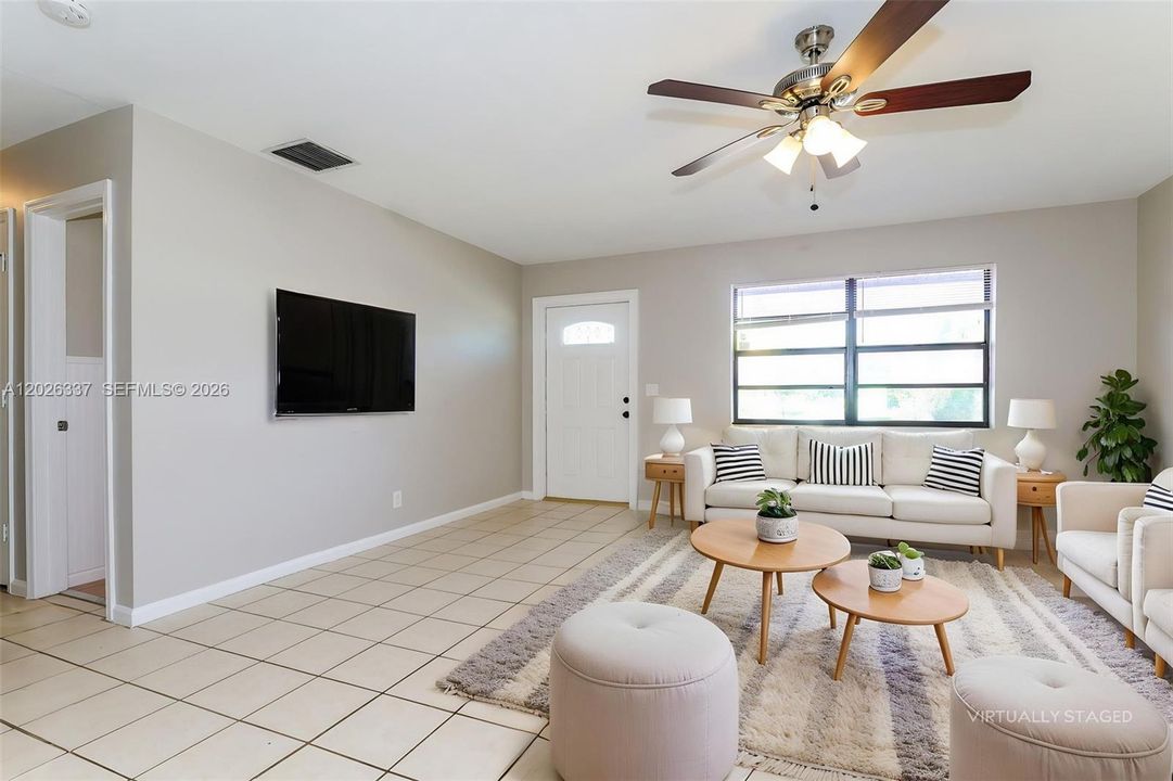 For Rent: $3,100 (4 beds, 2 baths, 1981 Square Feet)