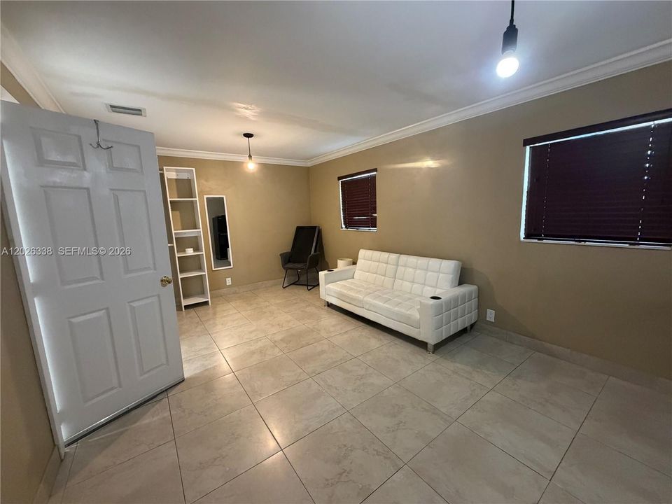 En Renta: $1,800 (2 camas, 1 baños, 1680 Pies cuadrados)