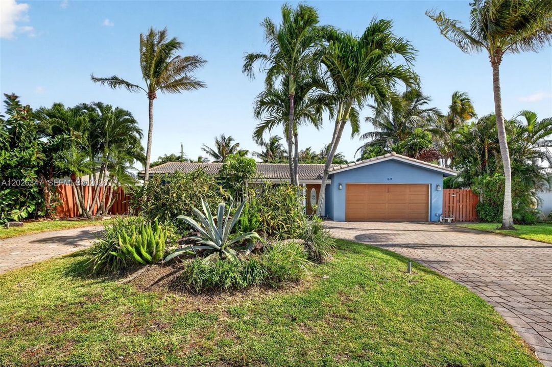 For Sale: $625,000 (2 beds, 2 baths, 1547 Square Feet)