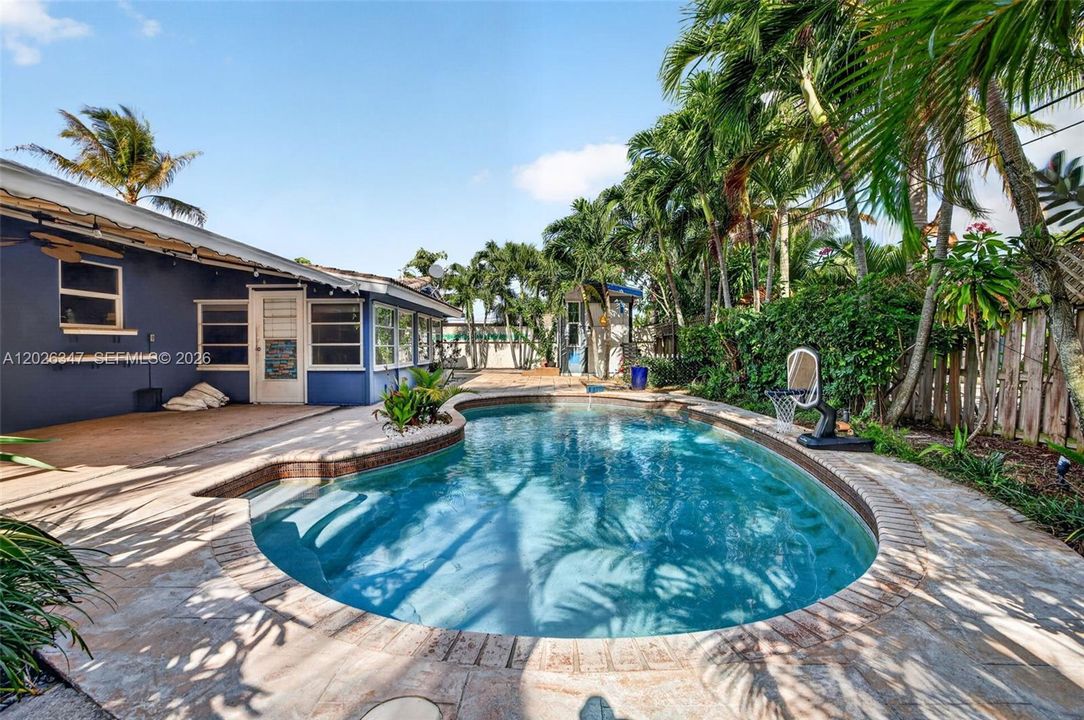 For Sale: $625,000 (2 beds, 2 baths, 1547 Square Feet)