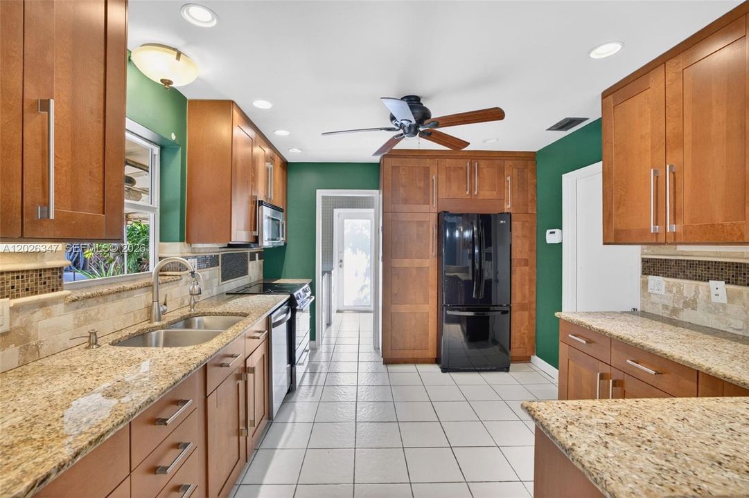 For Sale: $625,000 (2 beds, 2 baths, 1547 Square Feet)