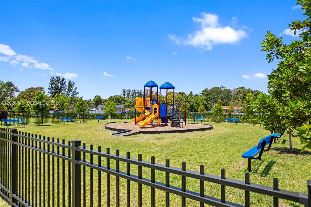 For Sale: $509,000 (3 beds, 3 baths, 1328 Square Feet)