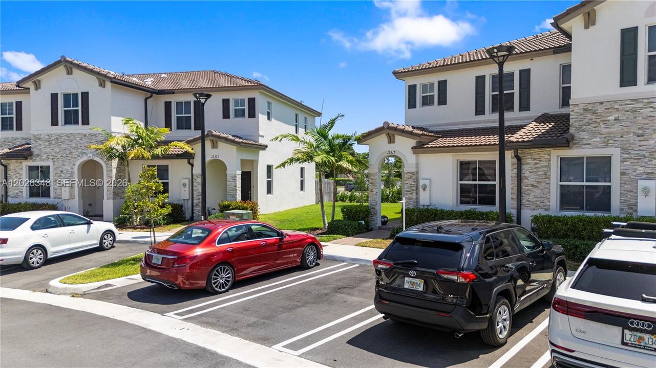 For Sale: $509,000 (3 beds, 3 baths, 1328 Square Feet)