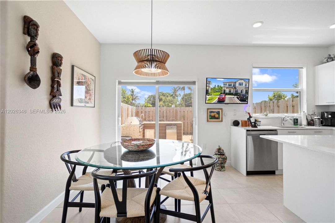 For Sale: $509,000 (3 beds, 3 baths, 1328 Square Feet)