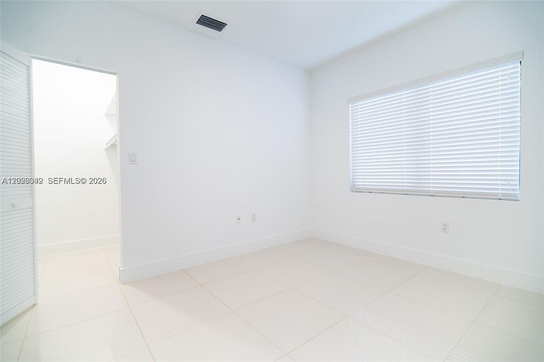 For Sale: $470,000 (5 beds, 4 baths, 1902 Square Feet)