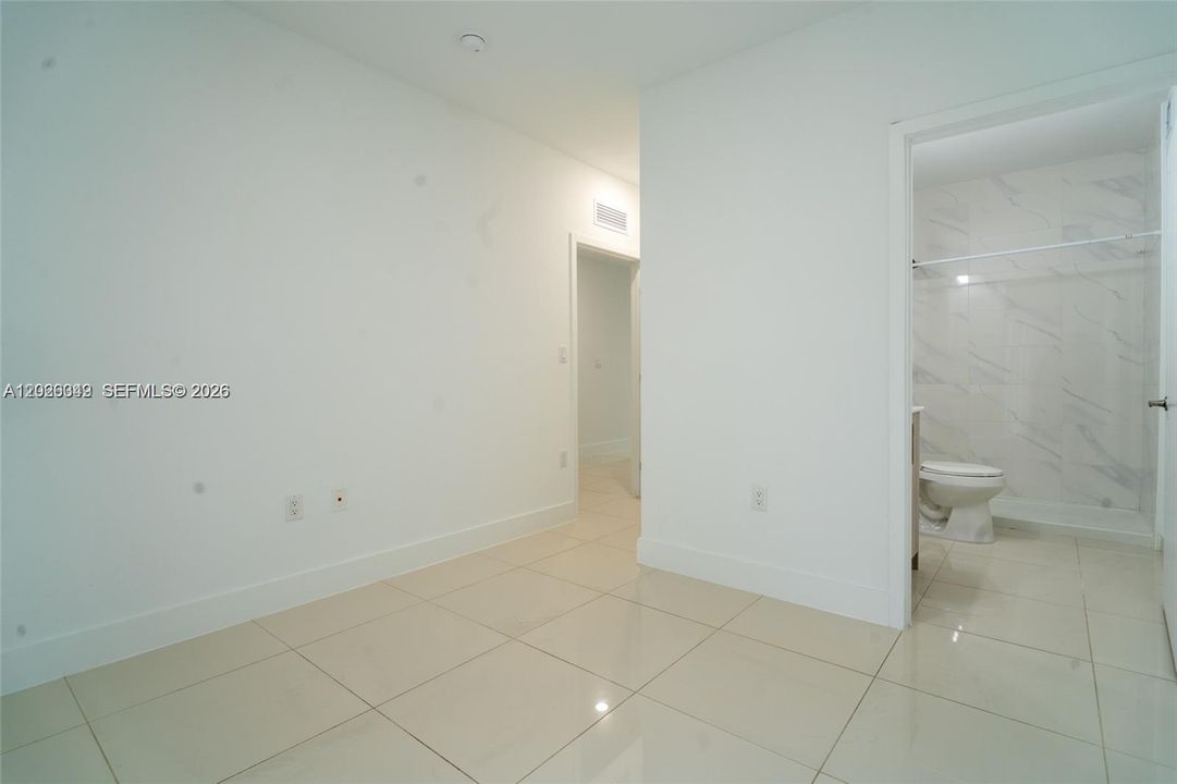 For Sale: $470,000 (5 beds, 4 baths, 1902 Square Feet)