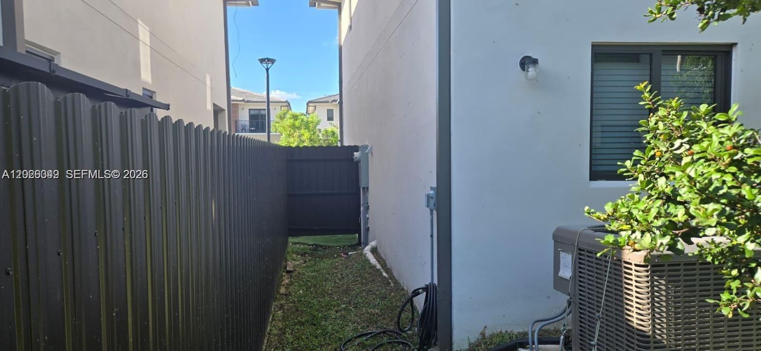 For Sale: $470,000 (5 beds, 4 baths, 1902 Square Feet)