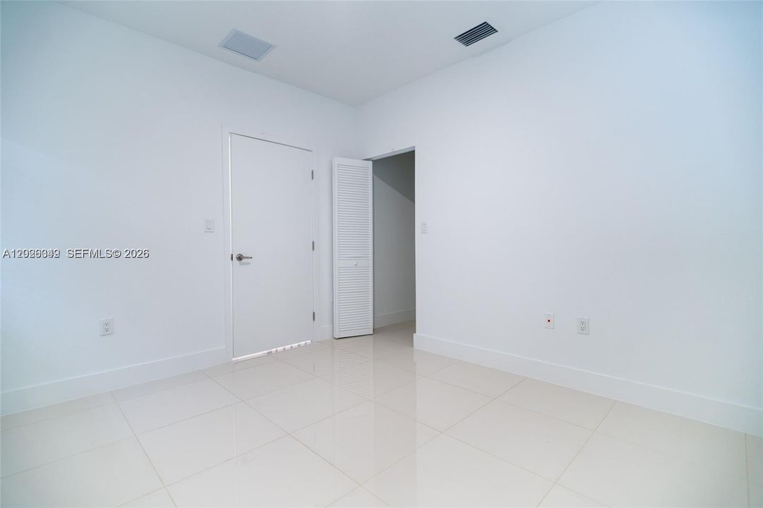 For Sale: $470,000 (5 beds, 4 baths, 1902 Square Feet)