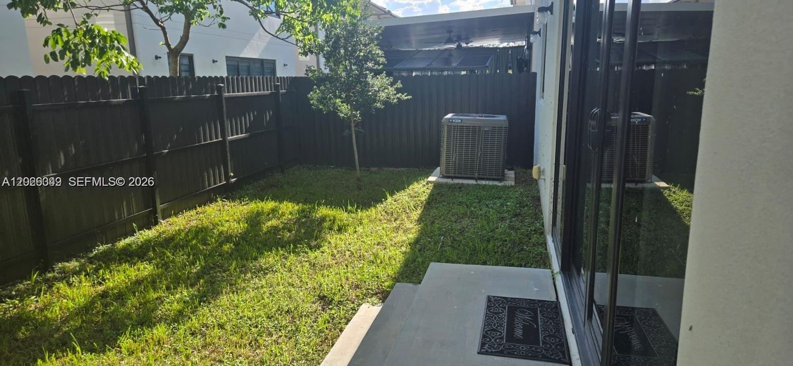 For Sale: $470,000 (5 beds, 4 baths, 1902 Square Feet)