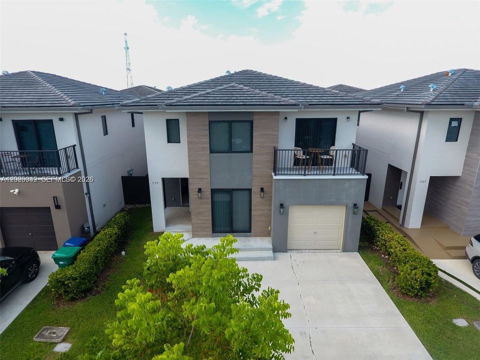For Sale: $470,000 (5 beds, 4 baths, 1902 Square Feet)