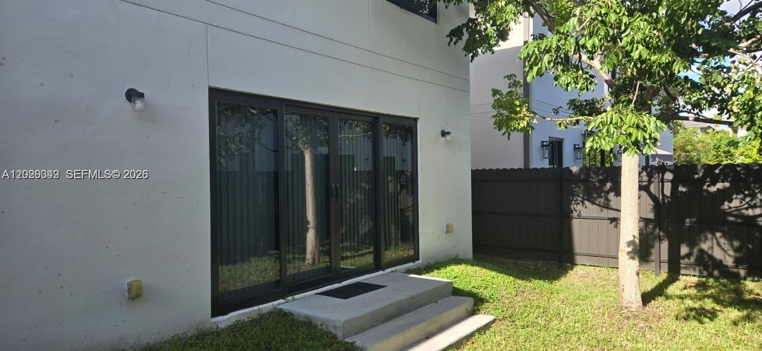 For Sale: $470,000 (5 beds, 4 baths, 1902 Square Feet)