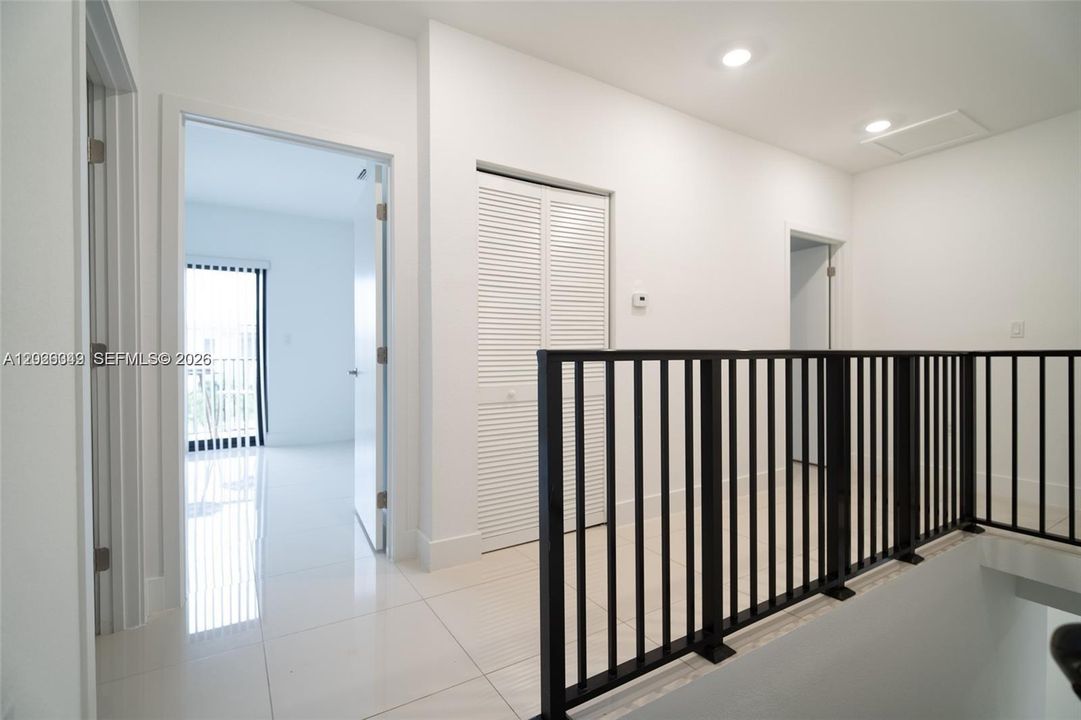 For Sale: $470,000 (5 beds, 4 baths, 1902 Square Feet)