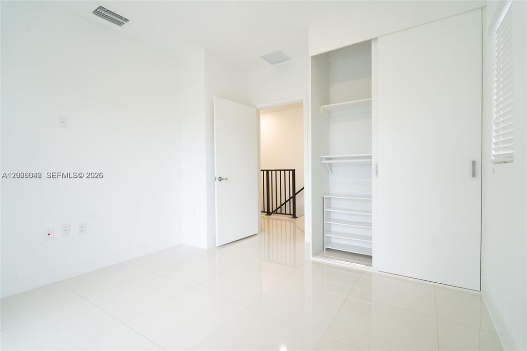 For Sale: $470,000 (5 beds, 4 baths, 1902 Square Feet)