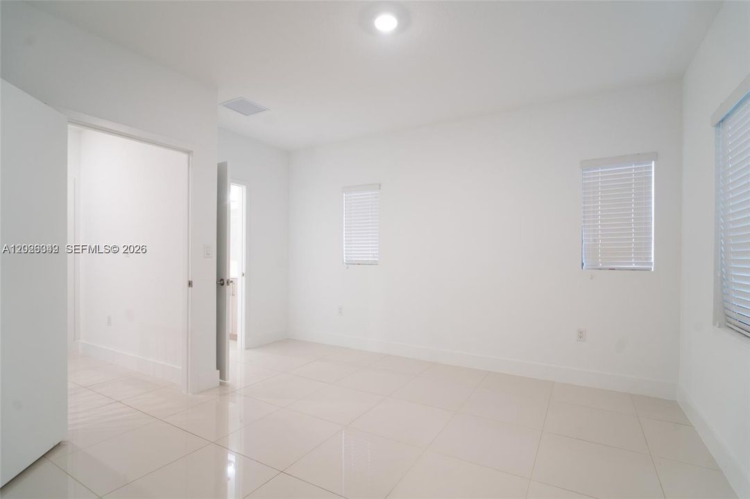 For Sale: $470,000 (5 beds, 4 baths, 1902 Square Feet)