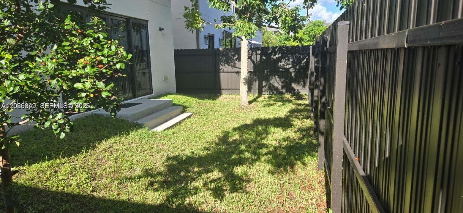 For Sale: $470,000 (5 beds, 4 baths, 1902 Square Feet)