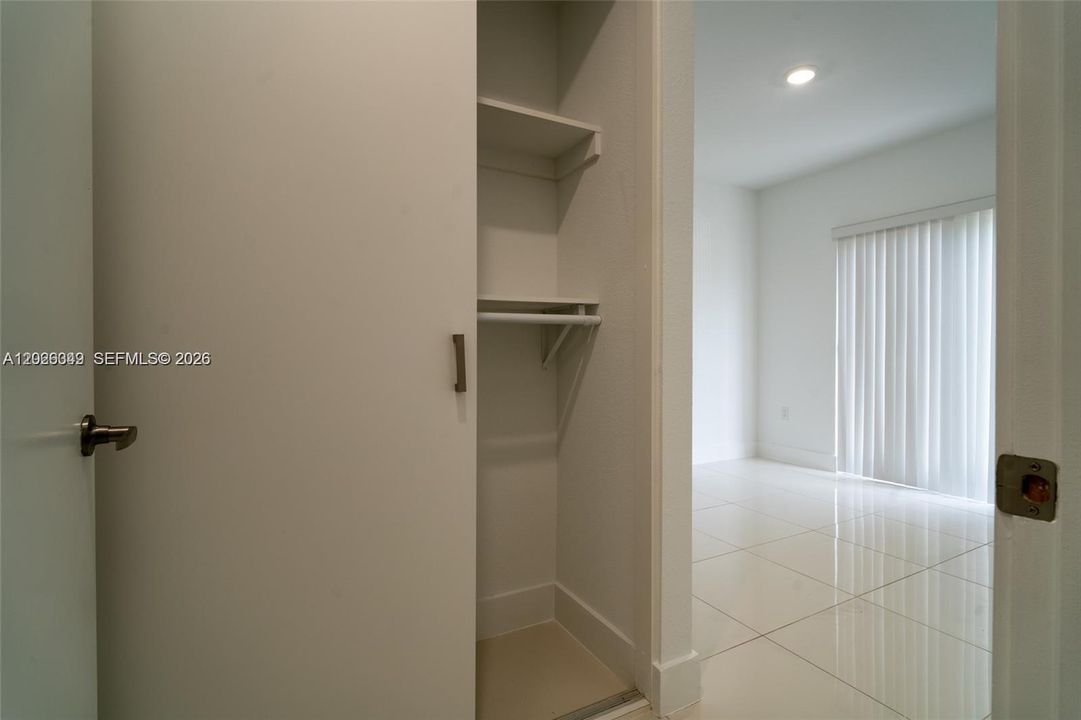 For Sale: $470,000 (5 beds, 4 baths, 1902 Square Feet)